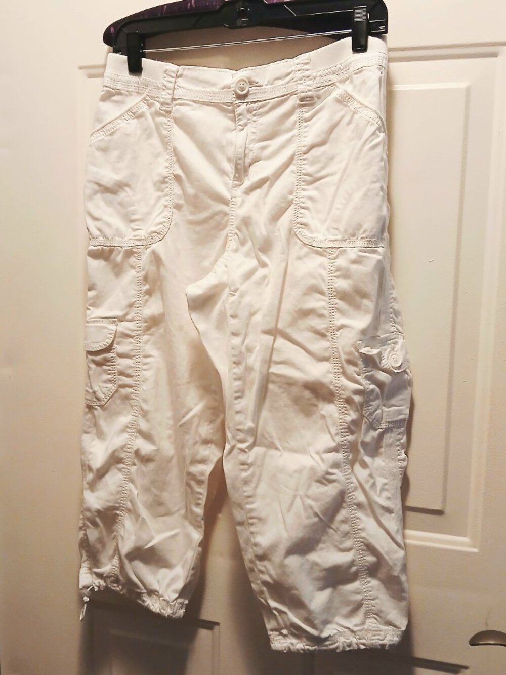 White Cargo Capri Pants EUC